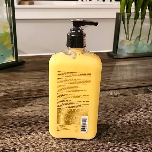 🌟NWT🌟Sweet Pineapple & Honey Melon Herbal Body Moisturizer 17oz - Picture 3 of 3